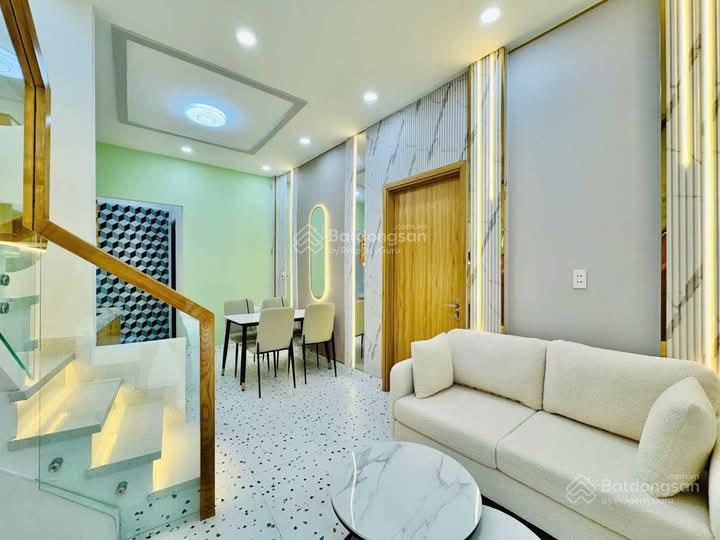 Cần bán gấp nhà hoàng diệu, quận 4. dt 60m2,  như 0766 372 ***, hẻm xe hơi 5m