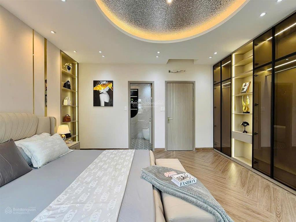 Chủ kẹt tiền cần bán gấp nhà trung tâm quận 5