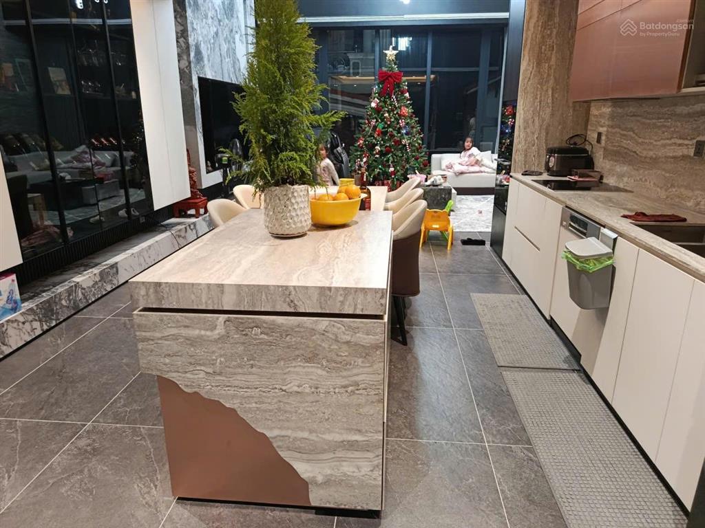 Siêu phẩm khu trạm 75m2 mt 6m, 6 tầng thang máy gara ô tô  riêng một đẳng cấp, khó mô tả bằng lời