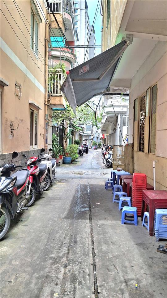 Bán nhà quận 1 hẻm ô tô 4m thông  1 căn ra hẻm ô tô tránh  gần mặt tiền  chỉ 5 tỷ nhỉnh