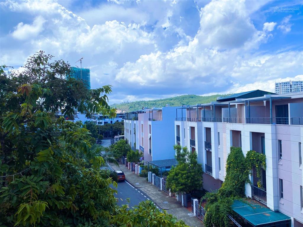 Bán nhanh căn liền kề lotus cách biển 200m, sổ đỏ trao tay.  0705 812 ***