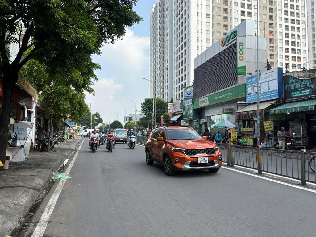 Nhà mặt tiền đường hòa bình 20m có lề 4m sầm uất sát chợ cây keo  dt 4x16,6m / 2 tầng giá 12 tỷ