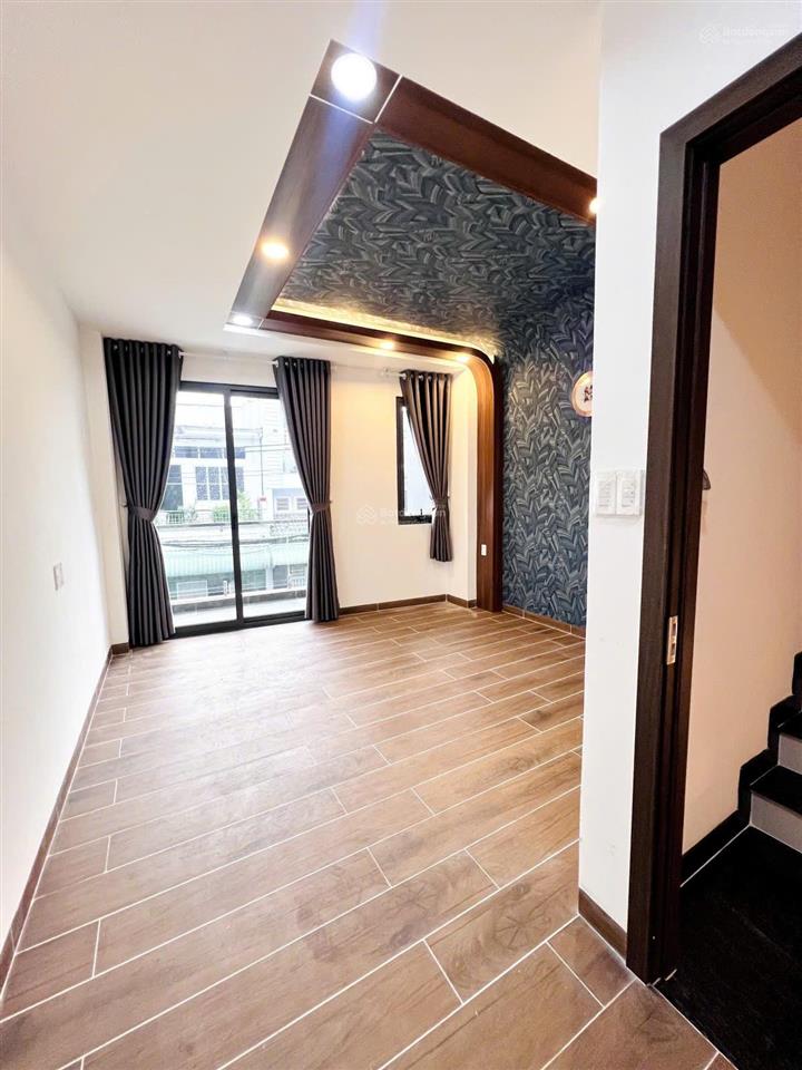 Nhà đẹp mới xây 4 tấm mt đường 16m khu họ lê. dt 4.2x13m 52m2. giá 8.9 tỷ