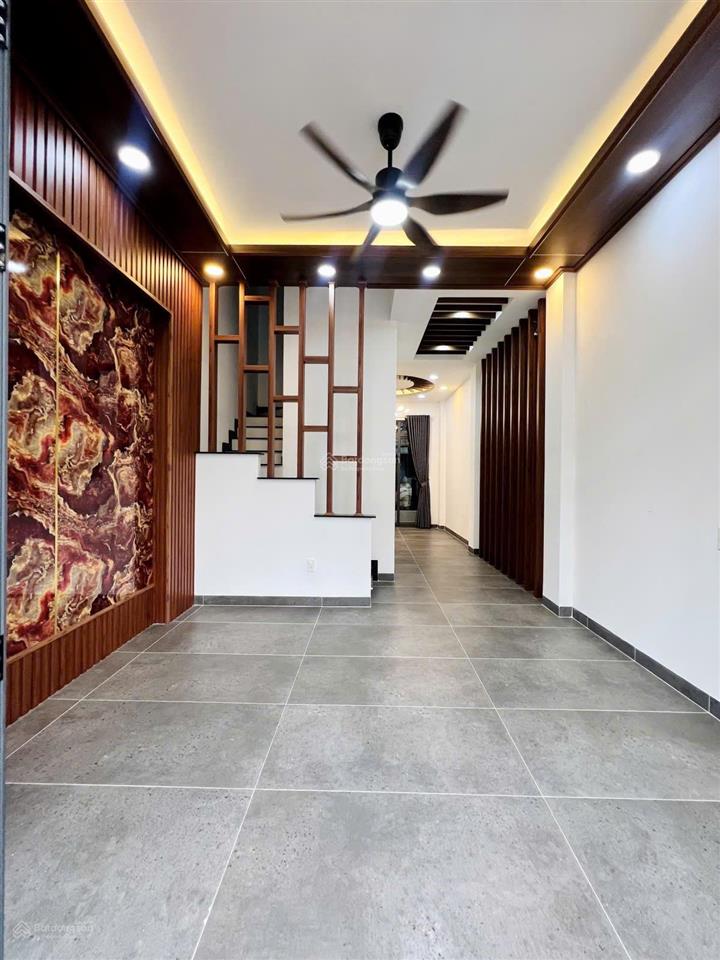 Nhà đẹp mới xây 4 tấm mt đường 16m khu họ lê. dt 4.2x13m 52m2. giá 8.9 tỷ