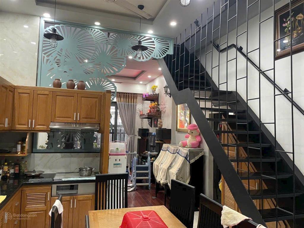 Biệt thự hẻm nhựa khu vip tân sơn nhì. dt 8x13m. giá 13.8 tỷ