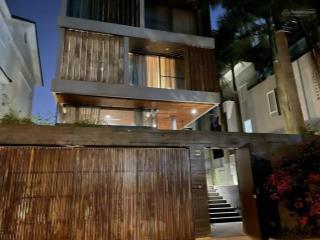 Bán biệt thự khan hiếm trục chính trần não, quận 2  ngang 10m, vuông vức  giá tốt 33 tỷ.