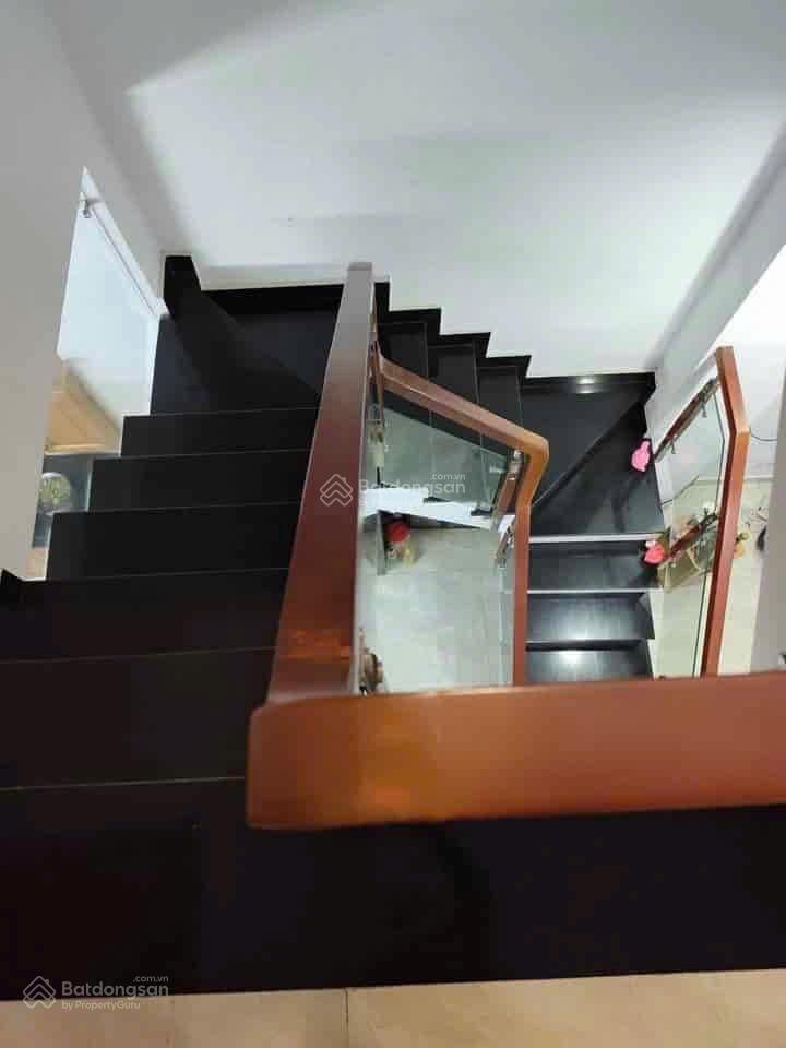 Cuối năm cần tiền bán gấp bán nhà dt 40m2, hxh đường nguyễn bỉnh khiêm, p. bến nghé, q. 1 shr