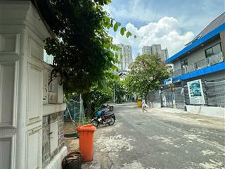 Bán nhà mt quốc hương, thảo điền, quận 2. dt 4.2x27m, 2 tầng. bán 30 tỷ.  0932 071 *** vũ duy