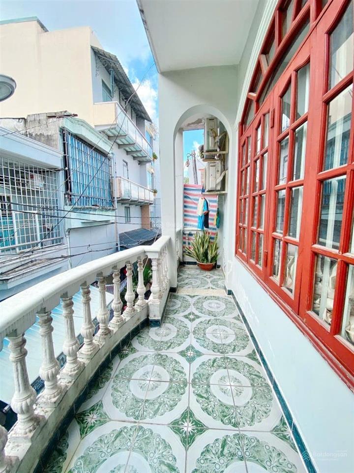 Ngay emart gò vấp  phan huy ích  52.5m  ngang 5.6m  2 tầng  btct  hoàn công nhỉnh 5 tỷ.