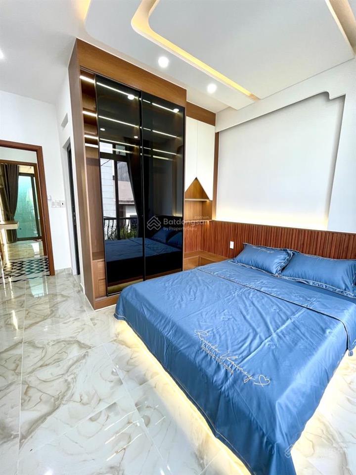 Chỉ 6.5 tỷ  khoán 21tr/th  4 tầng  7pn 7vs  54m2 (4x13.5)m ngã tư hàng xanh