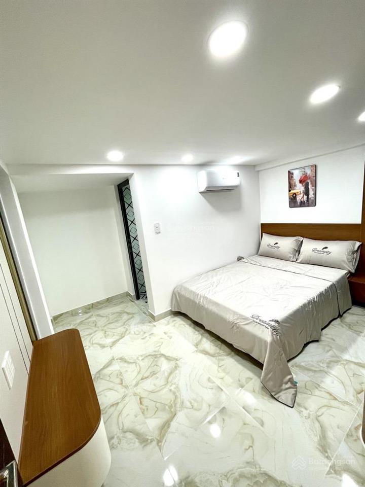 Chỉ 6.5 tỷ  khoán 21tr/th  4 tầng  7pn 7vs  54m2 (4x13.5)m ngã tư hàng xanh