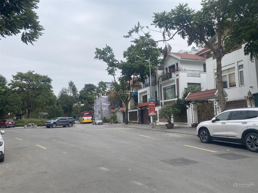 Giảm 3 tỷ, bán biệt thự văn phú 220m², 3 tầng, thang máy, full nội thất, sổ nở hậu, giá còn 36,8 tỷ