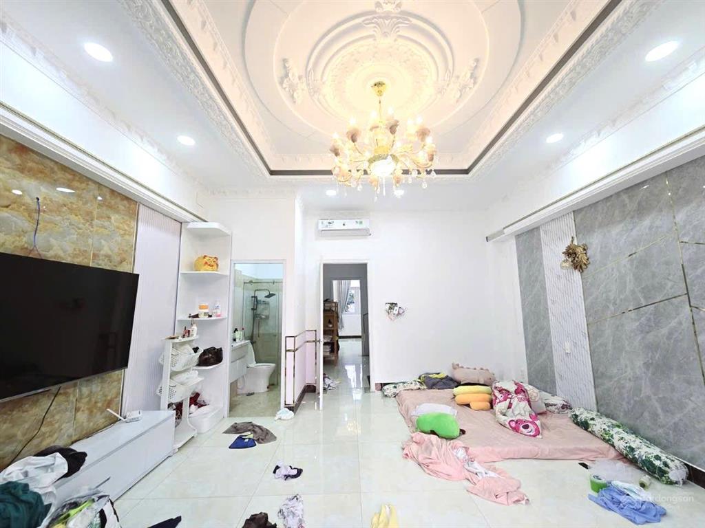 Bán nhà đẹp quận 8, đường ô tô  4.5x16m 3 tấm 4pn, 1 trệt 2 lầu, giá chỉ 6 tỷ!