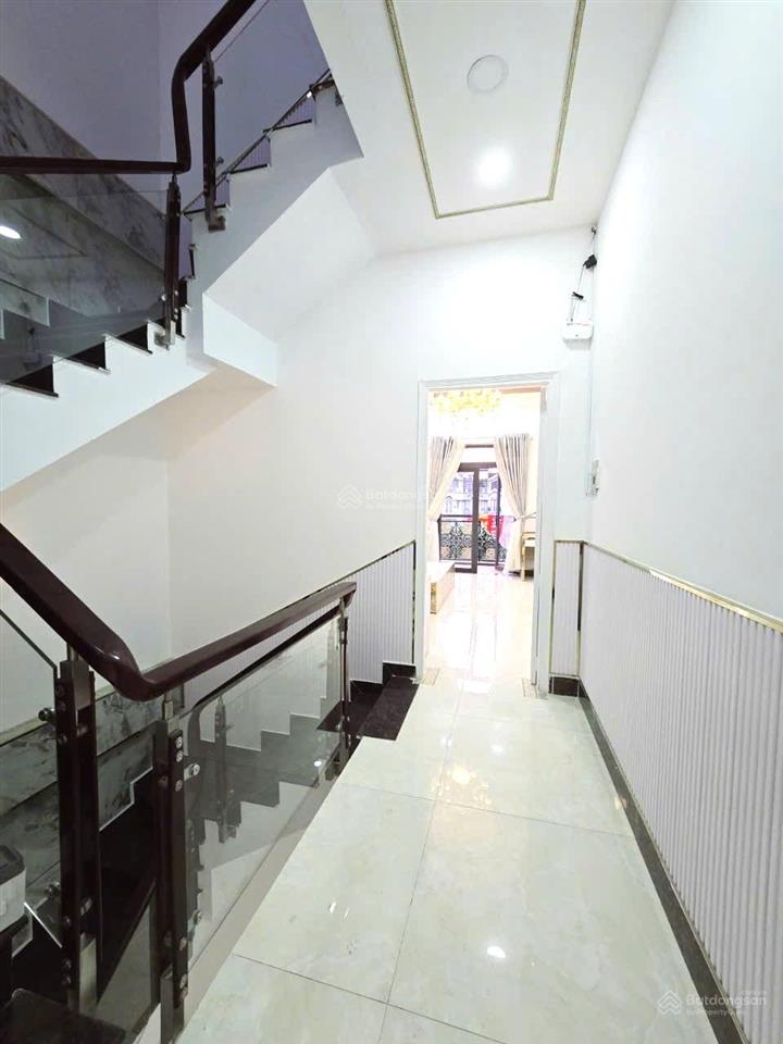 Bán nhà đẹp quận 8, đường ô tô  4.5x16m 3 tấm 4pn, 1 trệt 2 lầu, giá chỉ 6 tỷ!