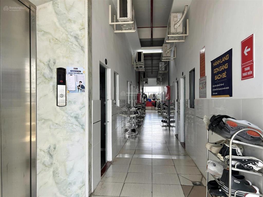 Cho thuê phòng gác cao 2m sẵn máy lạnh  thang máy  cạnh công viên gia định  khu sân bay