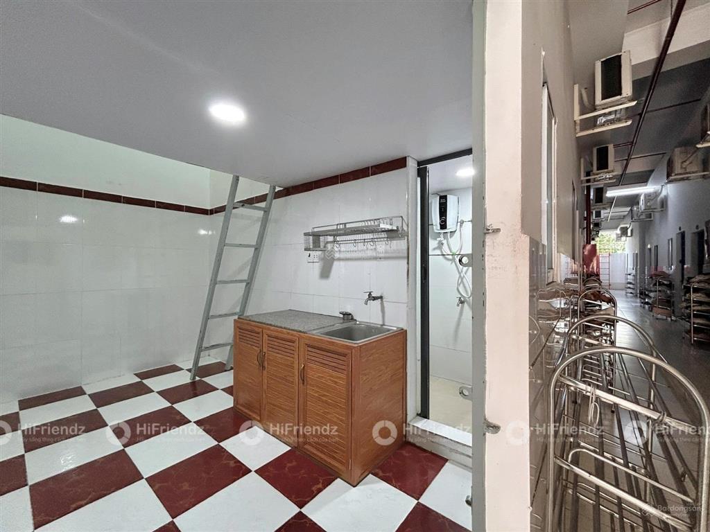 Cho thuê phòng gác cao 2m sẵn máy lạnh  thang máy  cạnh công viên gia định  khu sân bay