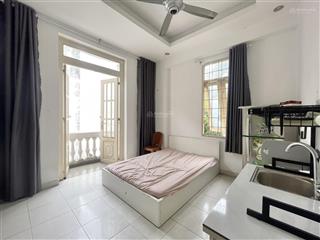 Phòng studio ban công  full nội thất  khu sân bay  gần công viên hoàng văn thụ