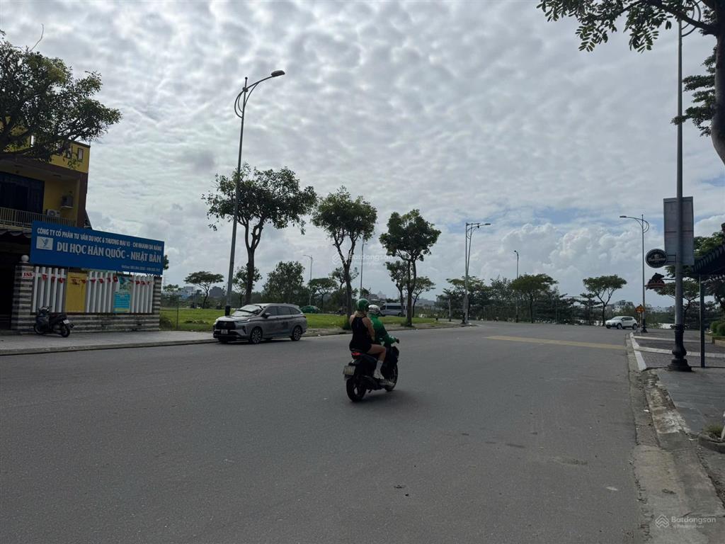 Bán cặp đất biệt thự sát sông dt 500m2/2 lô, ngang 10m, trục đường lớn bùi tá hán