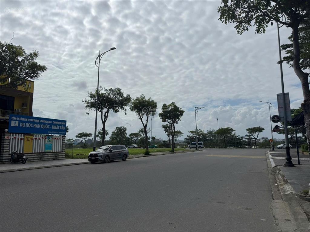 Bán cặp đất biệt thự sát sông dt 500m2/2 lô, ngang 10m, trục đường lớn bùi tá hán