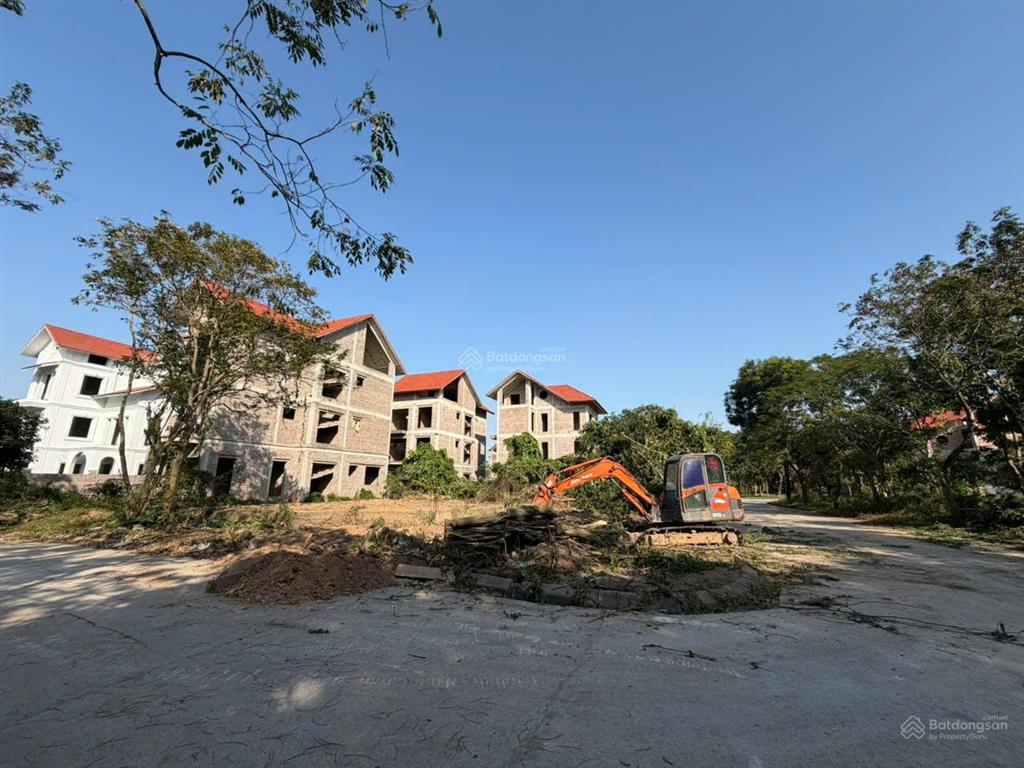 Khoảng 4x tr/m2 bt sổ đỏ 350m2, vị trí đắc địa kđt quang minh  ml  hn