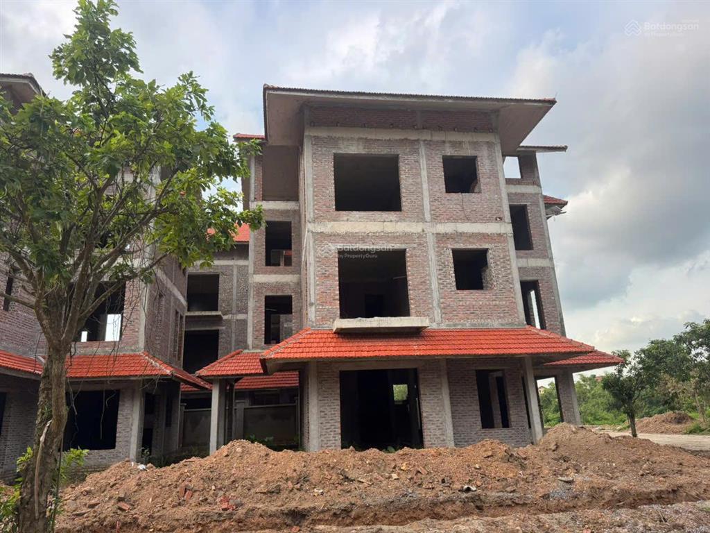 Khoảng 4x tr/m2 bt sổ đỏ 350m2, vị trí đắc địa kđt quang minh  ml  hn