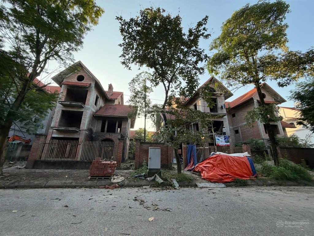 Khoảng 4x tr/m2 bt sổ đỏ 350m2, vị trí đắc địa kđt quang minh  ml  hn