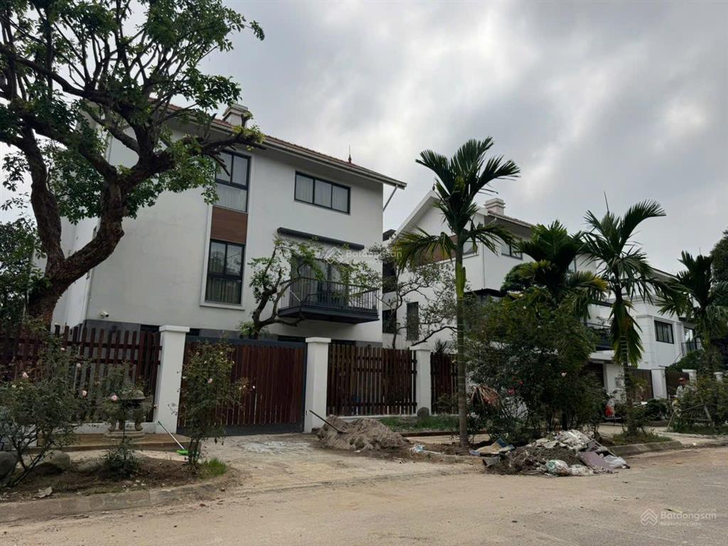 Khoảng 4x tr/m2 bt sổ đỏ 350m2, vị trí đắc địa kđt quang minh  ml  hn