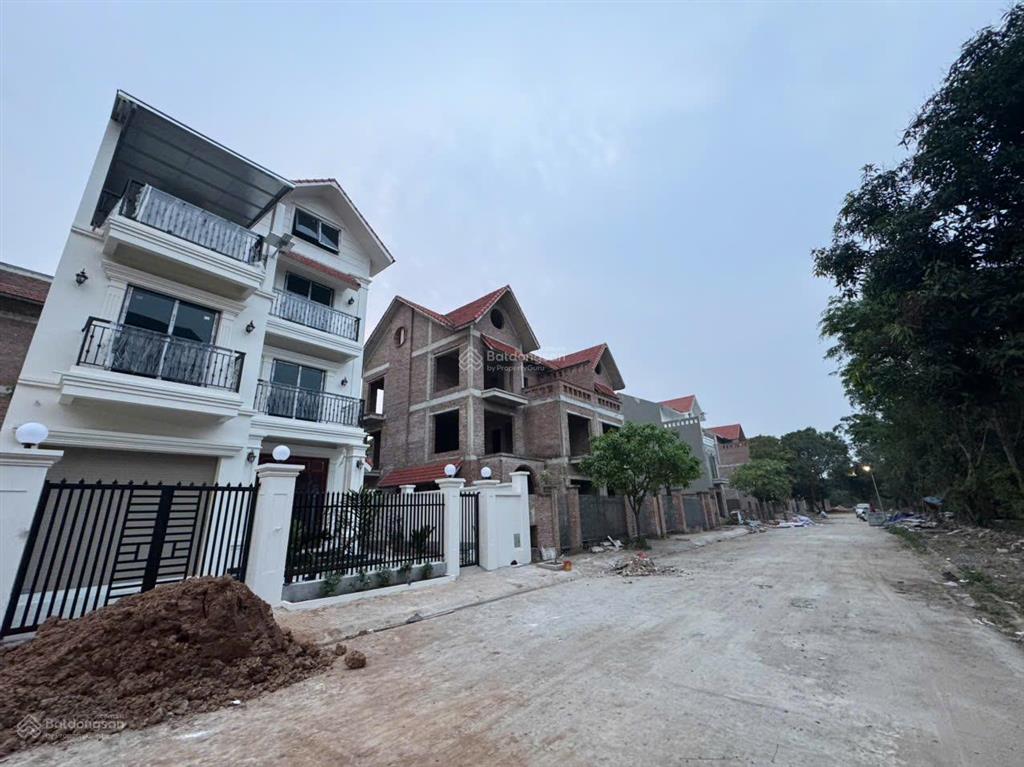 Khoảng 4x tr/m2 bt sổ đỏ 350m2, vị trí đắc địa kđt quang minh  ml  hn