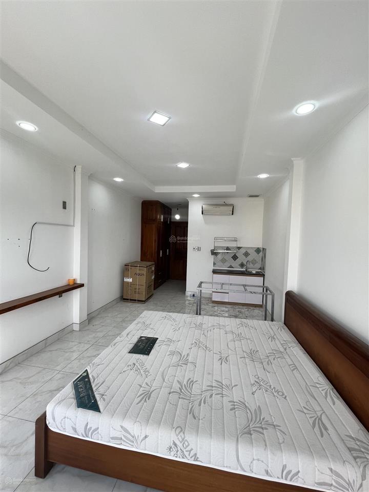 Cho thuê nhà 796/ sư vạn hạnh, quận 10 dt 4x20 trệt 3 lầu , 4 phòng ngủ , 5wc