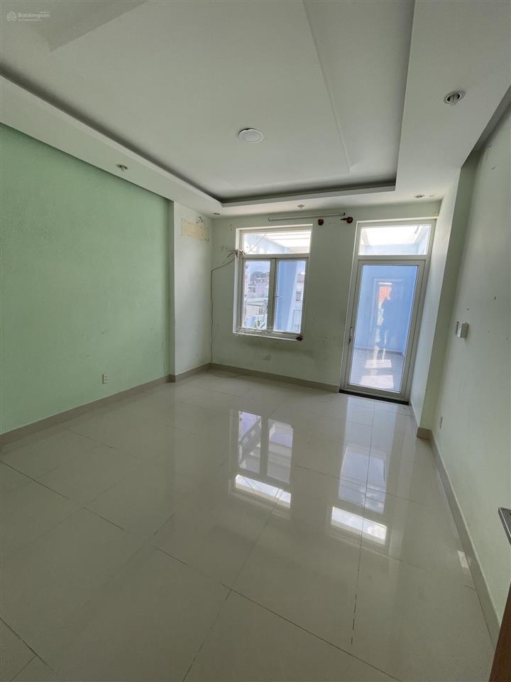 Cho thuê nhà 796/ sư vạn hạnh, quận 10 dt 4x20 trệt 3 lầu , 4 phòng ngủ , 5wc