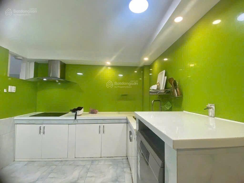 Cho thuê nhà 796/ sư vạn hạnh, quận 10 dt 4x20 trệt 3 lầu , 4 phòng ngủ , 5wc