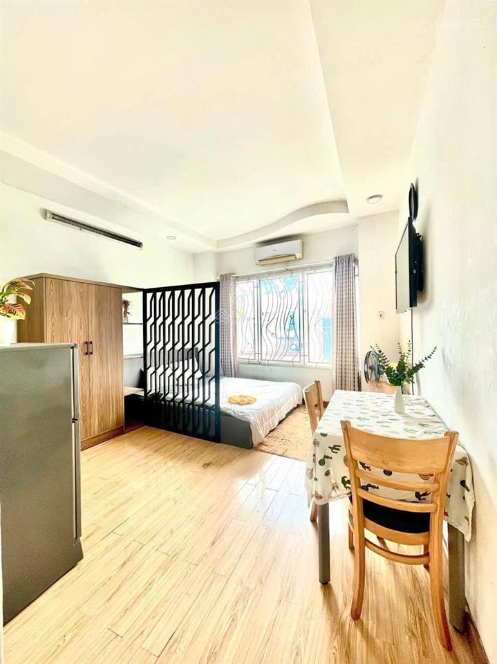 Phòng trọ tách bếp full nội thất rộng rãi cửa sổ lớn ngay trần quang khải q1 giá tốt