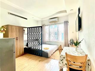 Phòng trọ tách bếp full nội thất rộng rãi cửa sổ lớn ngay trần quang khải q1 giá tốt