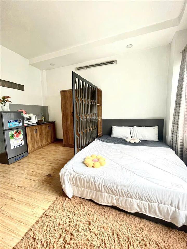 Phòng trọ tách bếp full nội thất rộng rãi cửa sổ lớn ngay trần quang khải q1 giá tốt