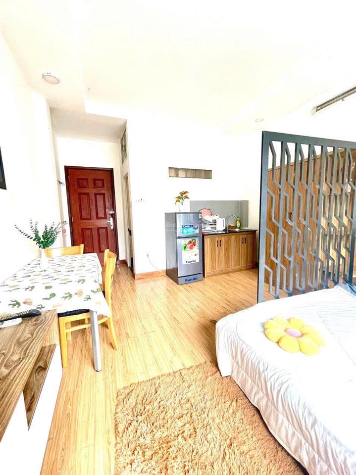 Phòng trọ tách bếp full nội thất rộng rãi cửa sổ lớn ngay trần quang khải q1 giá tốt