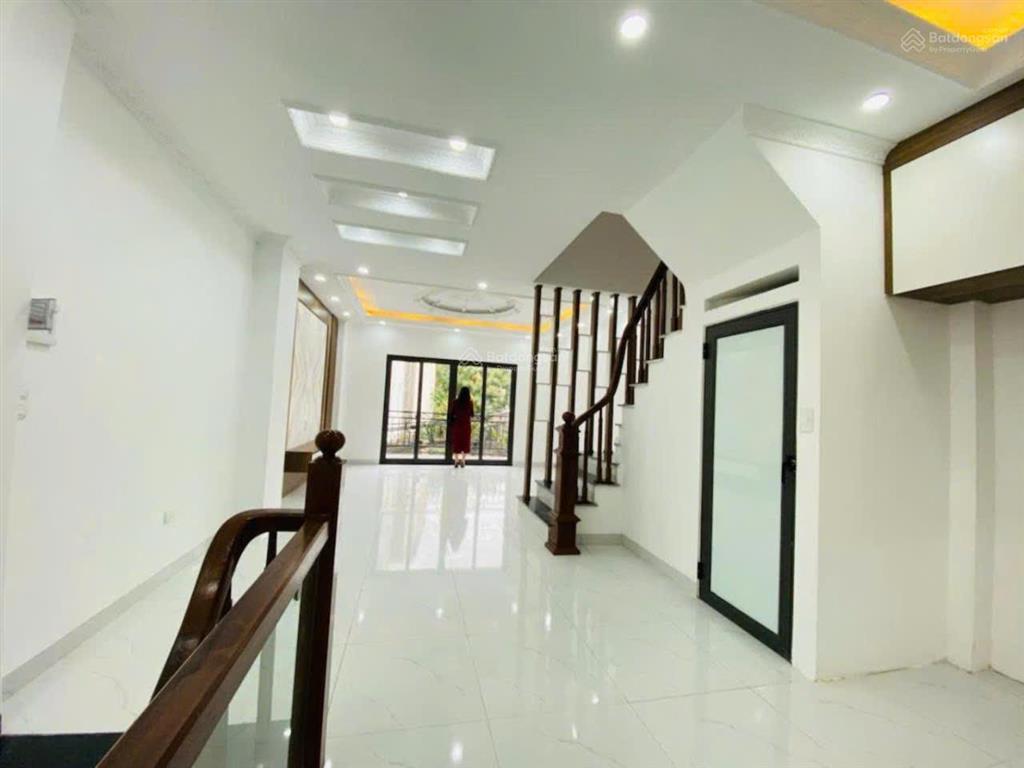 Nhà dân xây 3 tầng  ô tô 5 tạ đỗ cửa. gần ô tô tránh  56m2, mặt tiền khủng (6m)  nhỉnh 4.6 tỷ