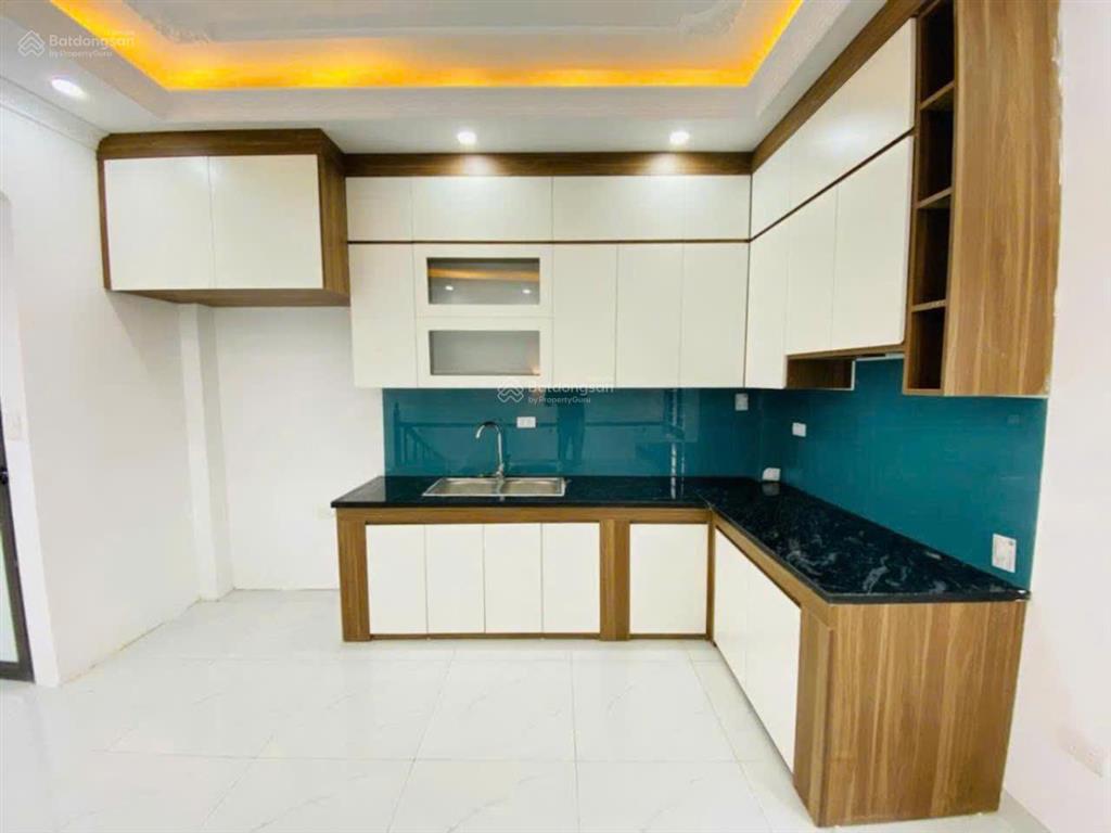 Nhà dân xây 3 tầng  ô tô 5 tạ đỗ cửa. gần ô tô tránh  56m2, mặt tiền khủng (6m)  nhỉnh 4.6 tỷ