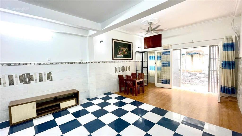 Hàng xóm kiều đàm  lotte mart  4.4 m x 14m  dọn vào ở ngay  3pn  chỉ 5. x tỷ