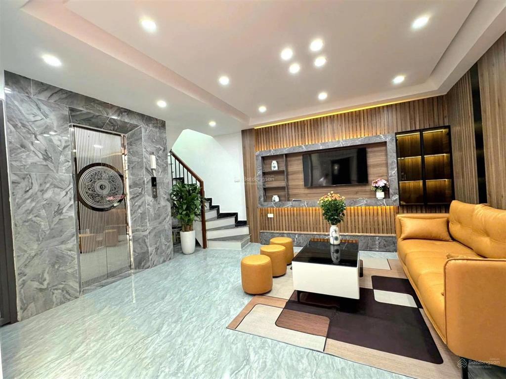 Nhà 6 tầng thang máy, 10m ra oto tránh ngay sát cầu lủ, dt 34m2 giá 9.9 tỷ! xem là mê