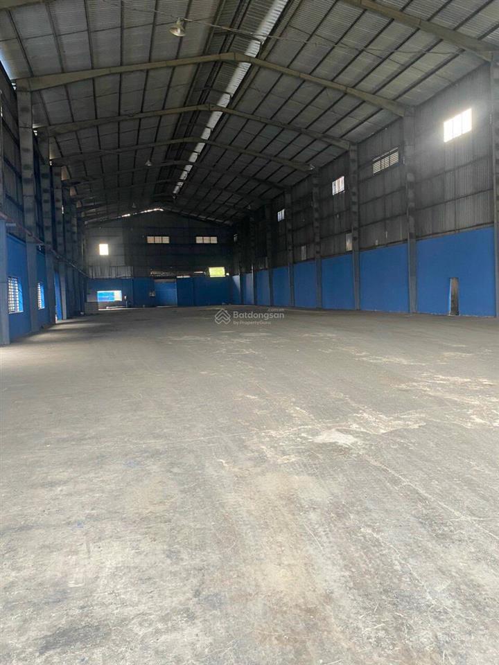 Cho thuê kho xưởng đức hòa, long an, dt 2.000m2 có văn phòng đường xe tải, có sẵn điện 3 pha