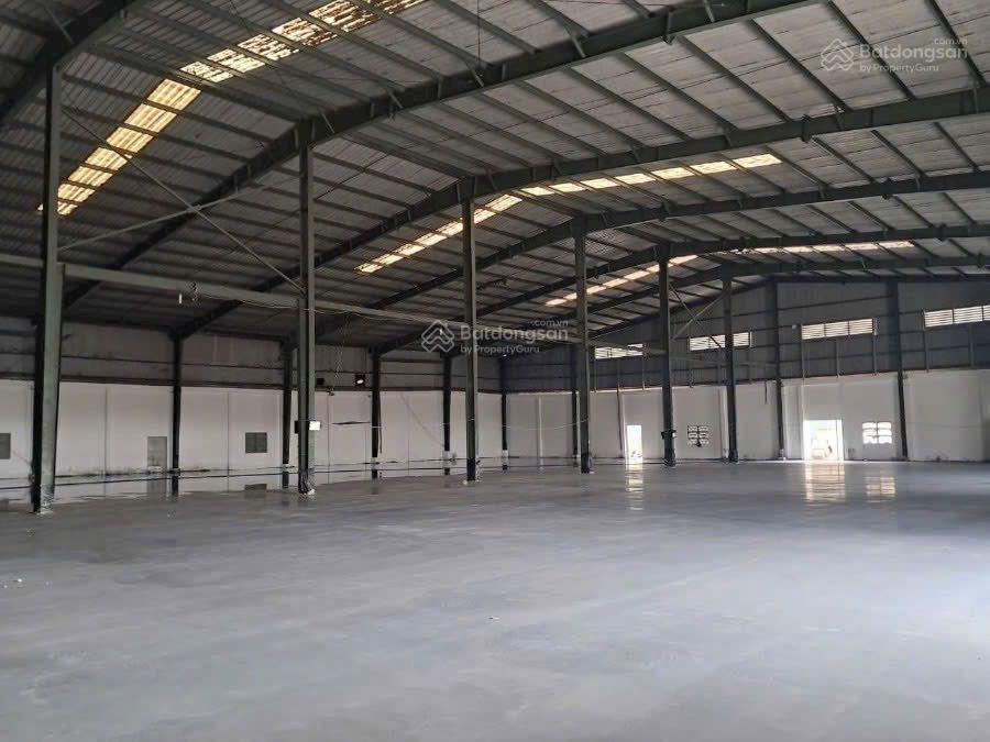 Cho thuê kho xưởng đức hòa, long an, dt 2.000m2 có văn phòng đường xe tải, có sẵn điện 3 pha