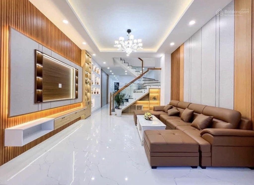 Căn hiếm 2 mặt tiền đường hoà bình, quận 11. giá 4 tỷ 570/ 4,5x15m  hẻm xe hơi đối diện đầm sen