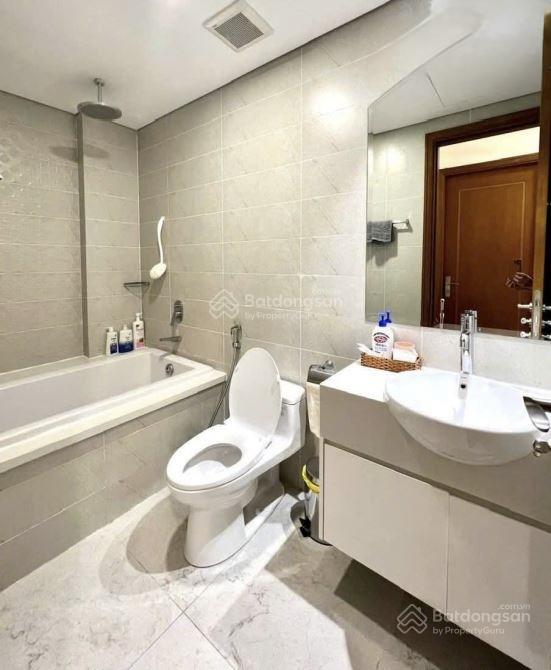 Căn hiếm 2 mặt tiền đường hoà bình, quận 11. giá 4 tỷ 570/ 4,5x15m  hẻm xe hơi đối diện đầm sen