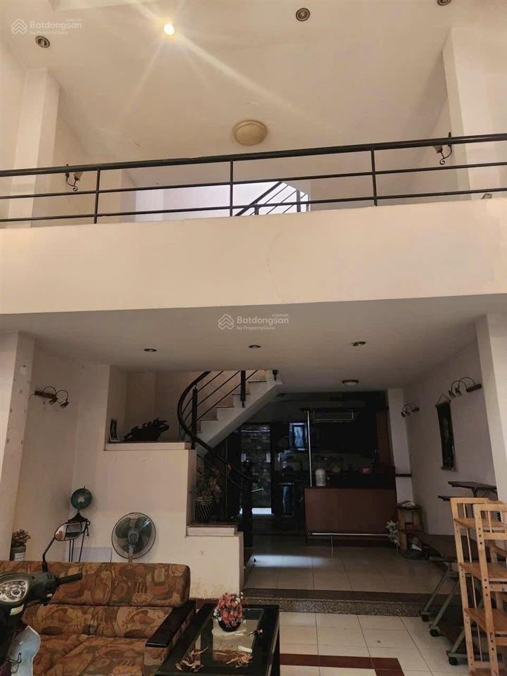 Cần bán trong tháng nhà hoàng diệu, quận 4  giá 4 tỷ 530  dt 4,1x15m  hẻm xe hơi thông suốt