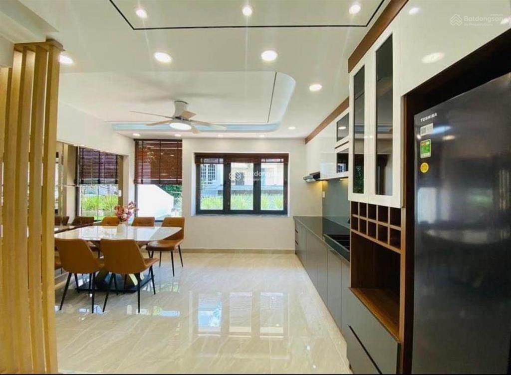 Chú đức định cư bán gấp nhà phạm văn đồng, thủ đức. giá 5tỷ680/ 65m2, gần tttm gigamall, sổ sạch