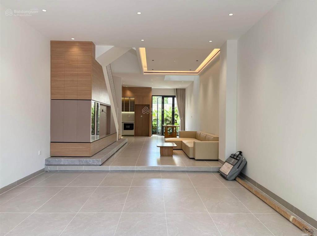 Cần bán gấp nhà vị trí đẹp ngay lò gốm, q6. 62,4m2 (4,8x13m), sổ đẹp, đang cho thuê 15 triệu