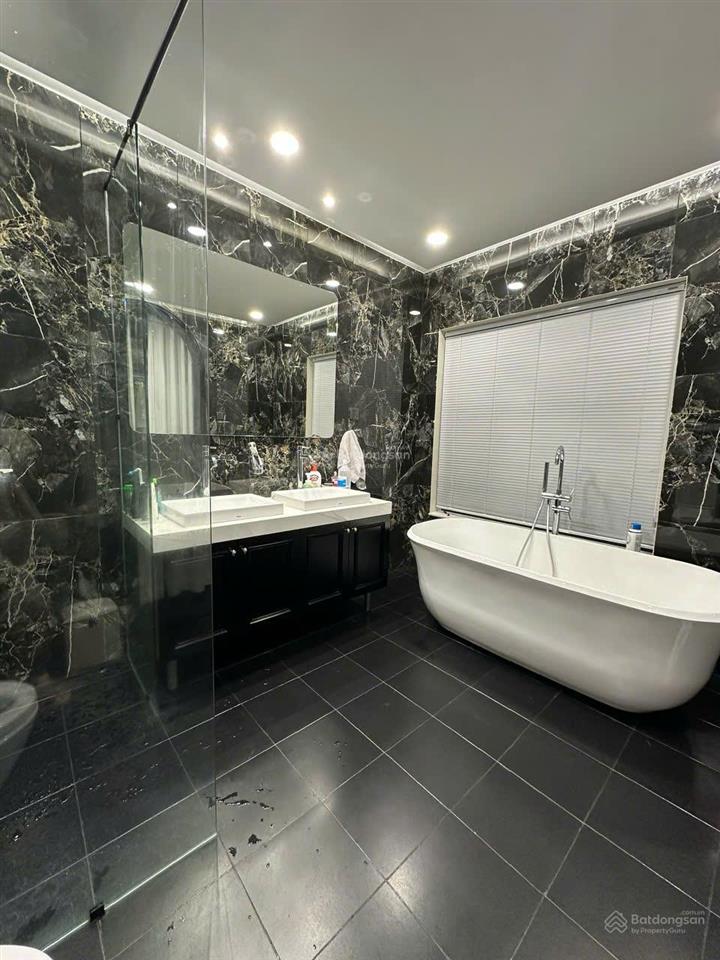 Chính chủ bán gấp nhà ngô quang huy, q2. giá7tỷ680/7x15m(105m2).3tầng.sổ cầm tay. đang cho thuê