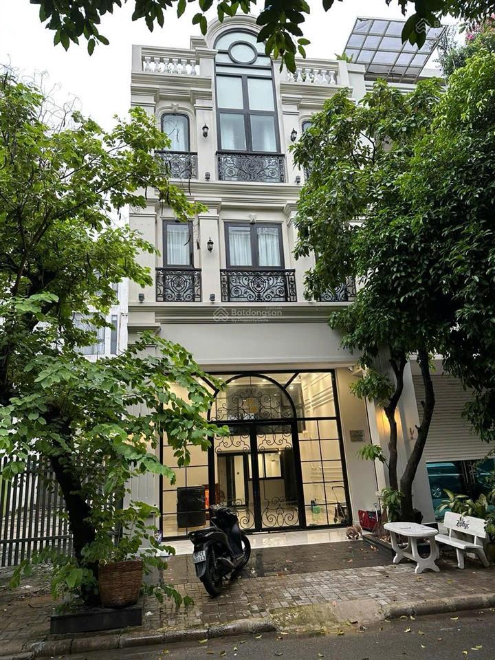 Chính chủ bán gấp nhà ngô quang huy, q2. giá7tỷ680/7x15m(105m2).3tầng.sổ cầm tay. đang cho thuê