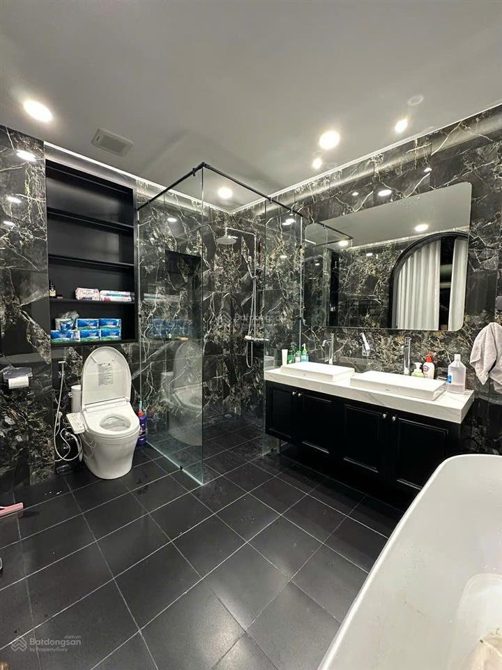 Chính chủ bán gấp nhà ngô quang huy, q2. giá7tỷ680/7x15m(105m2).3tầng.sổ cầm tay. đang cho thuê