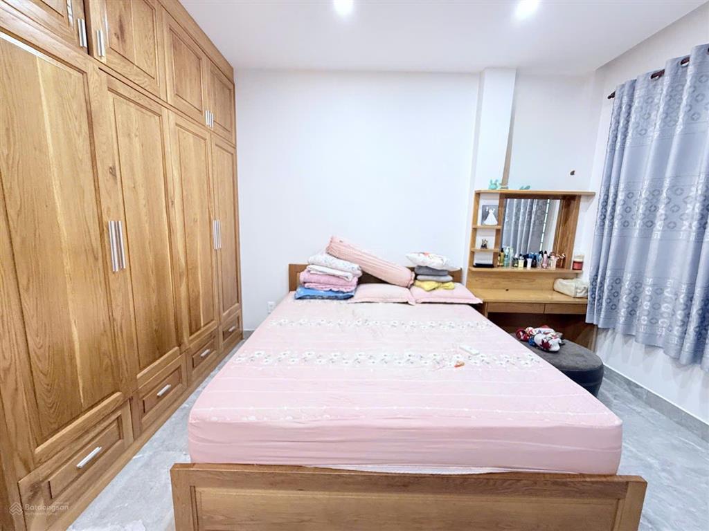 Giảm kịch sàn  cách mạng tháng 8, gần 3/2 hà đô  dt 53m2 ô tô cạnh nhà.